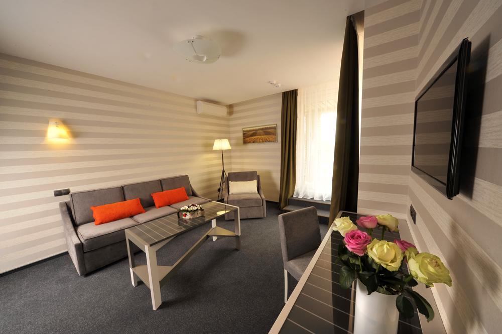 Villa Four Rooms Kharkiv Room photo